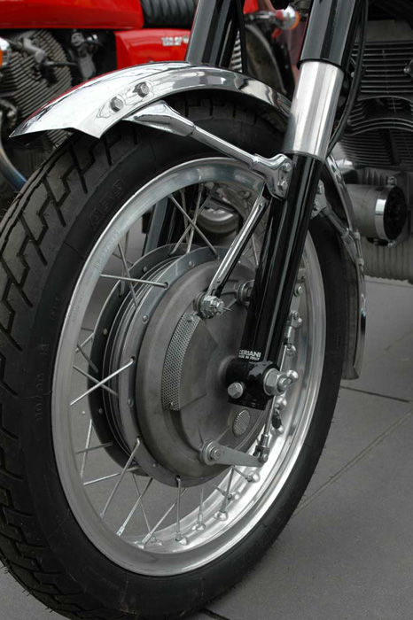 DSC_1613 front brakes, Laverda American Eagle