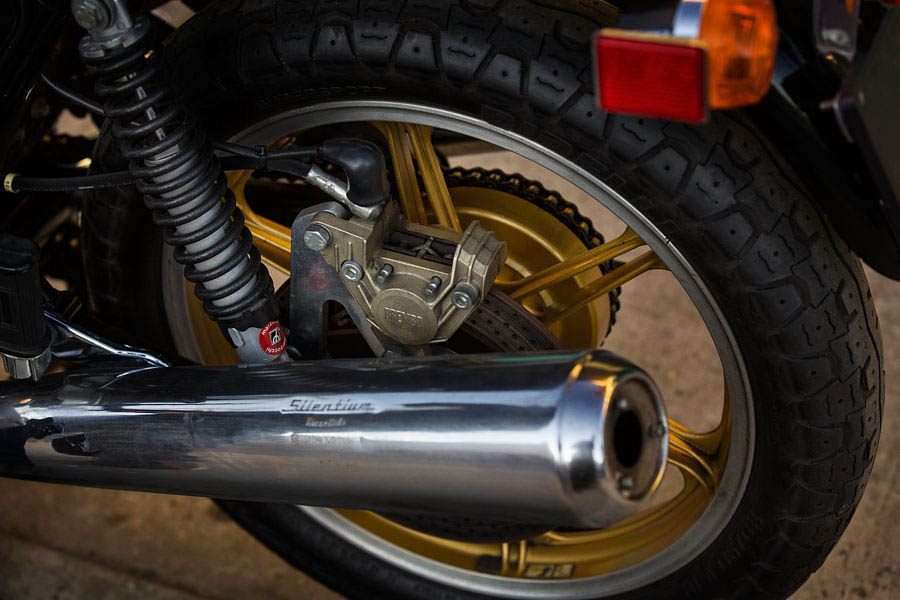 15_0507_Ducati_900sport_040