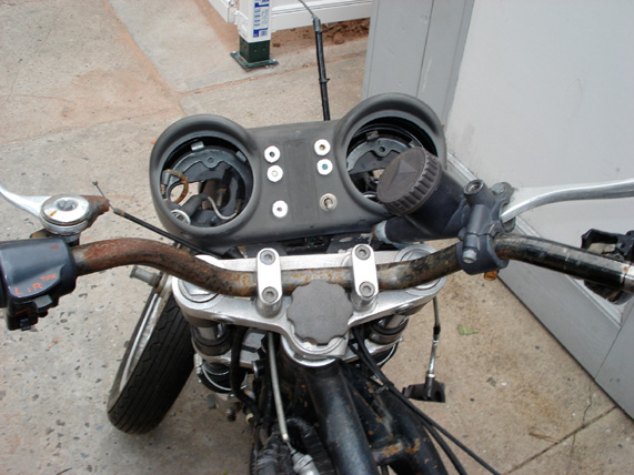 duc__no_gauges_close_up